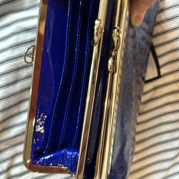 Patent leather clutch bag - Picture 3 of 3